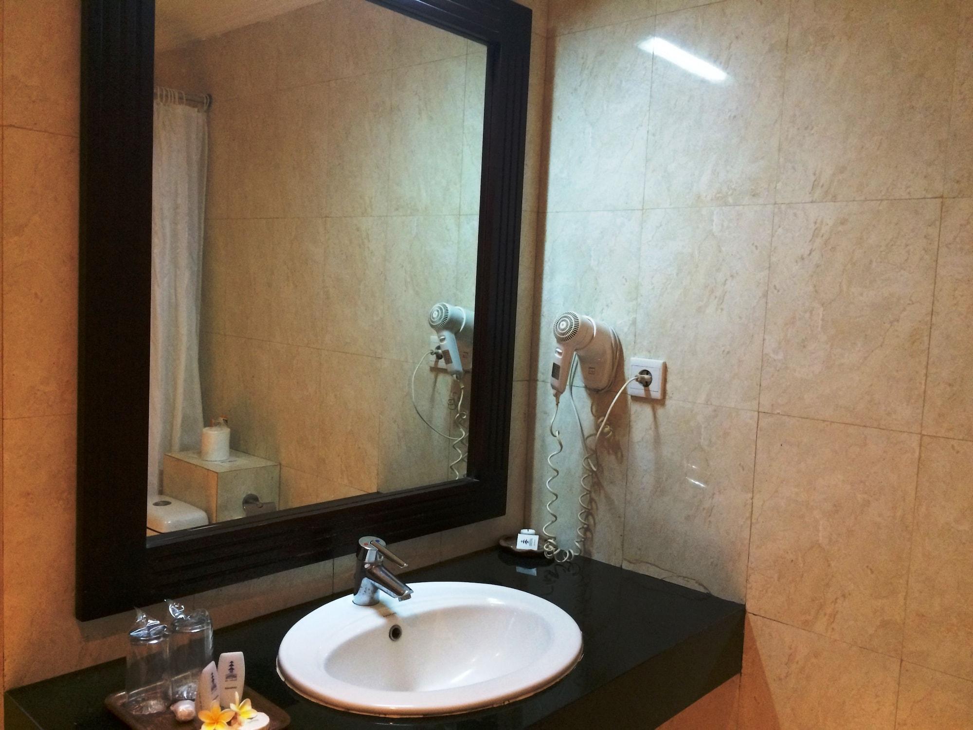 Puri Raja Hotel Legian  Luaran gambar